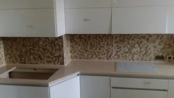 Кухні зі стільницями з акрилового каменю