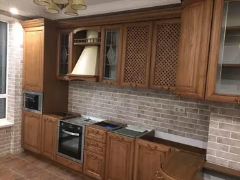 Класика з масиву ясена з вітражами